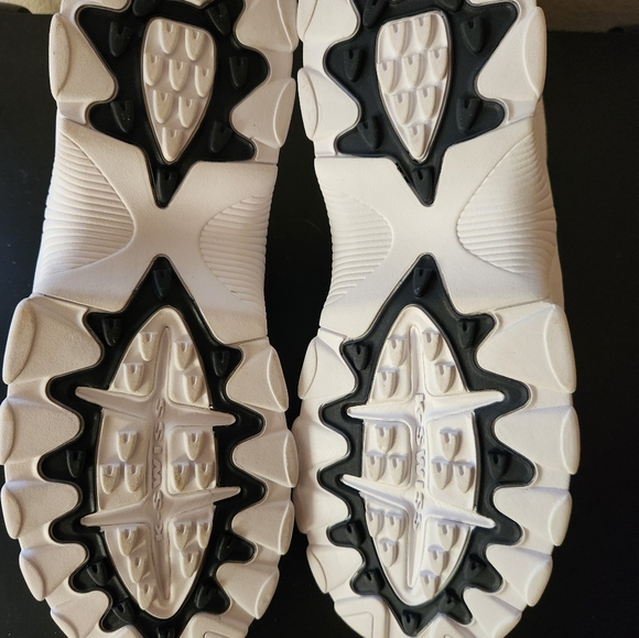 KSWISS - Picture 1 of 2